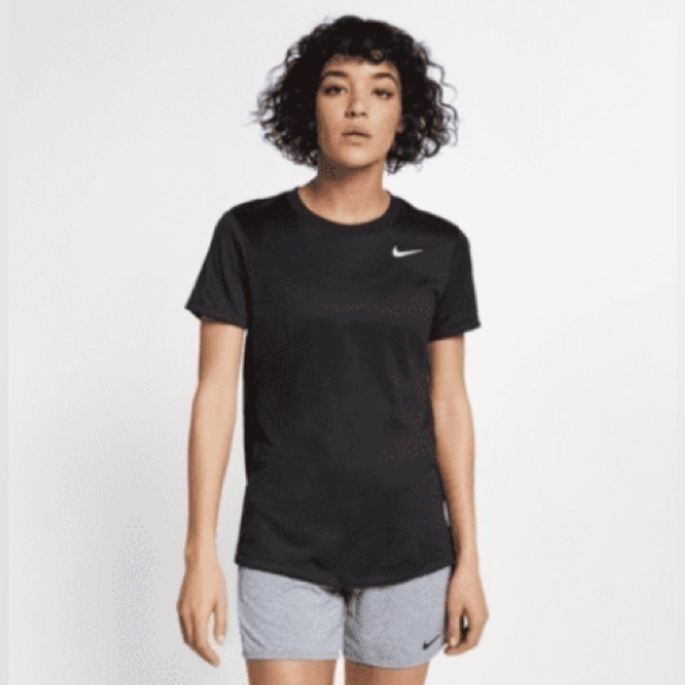 Nike Legend
Women’s a training t-shirt
Size L